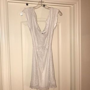 White embroidered floral mini dresss